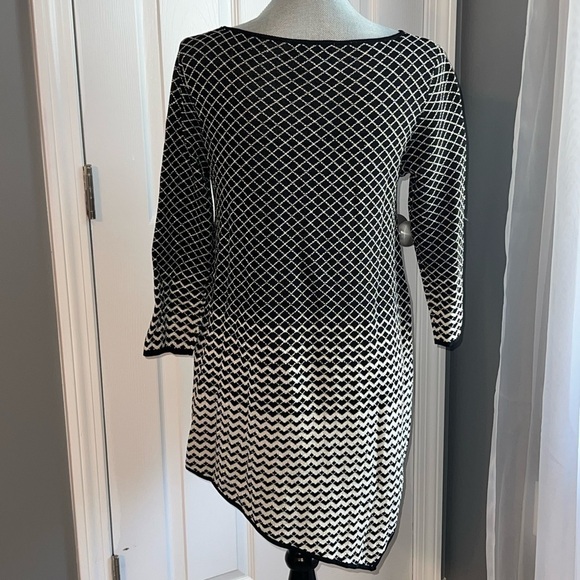 Chelsea and Theodore Women’s sweater small - Picture 8 of 10